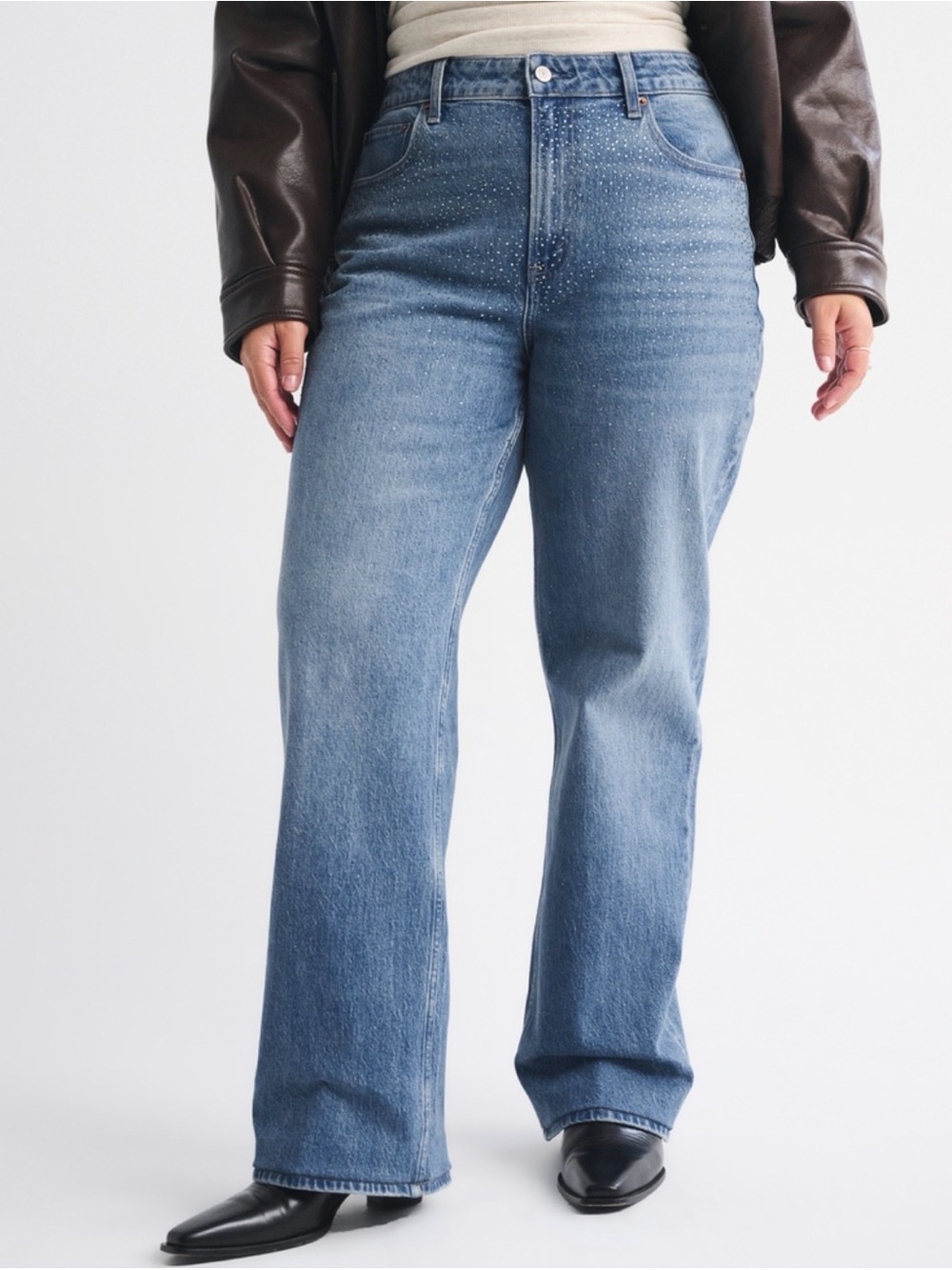 Curve Love High Rise 90s Relaxed
Shiny Embellished Jean - Picture 3 of 9